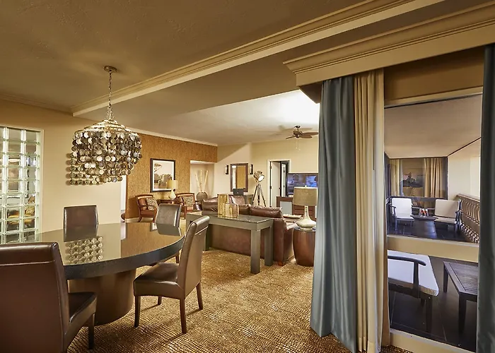 Doubletree By Hilton Phoenix Hotel 4*