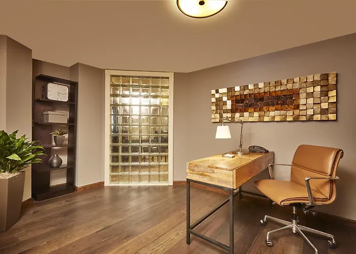 Doubletree By Hilton Phoenix Hotel 4*