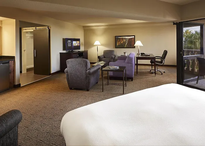 Doubletree By Hilton Phoenix Hotel