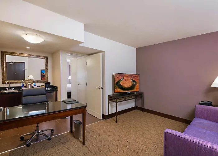Doubletree By Hilton Phoenix Hotel