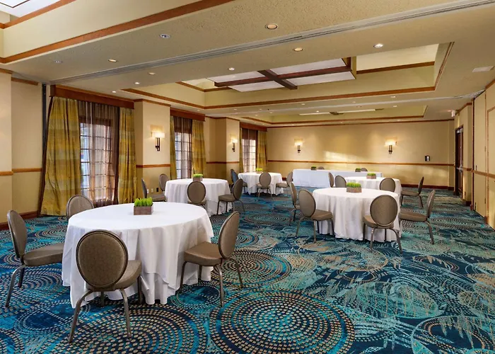 Doubletree By Hilton Phoenix Hotel 4*