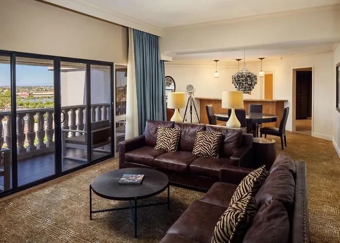 Doubletree By Hilton Phoenix Hotel