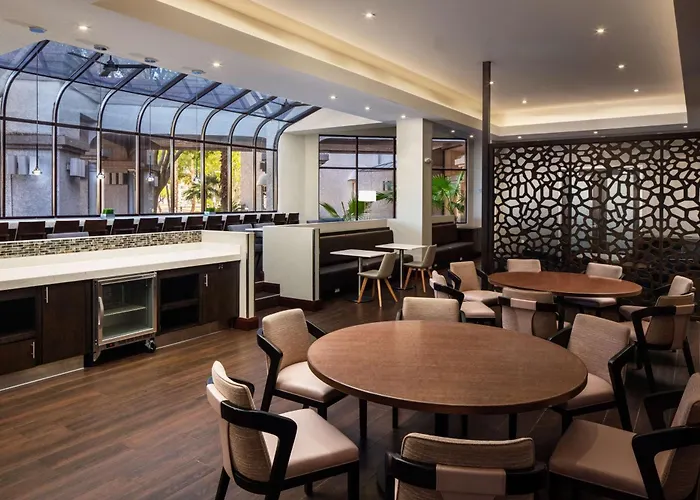 Doubletree By Hilton Phoenix Hotel